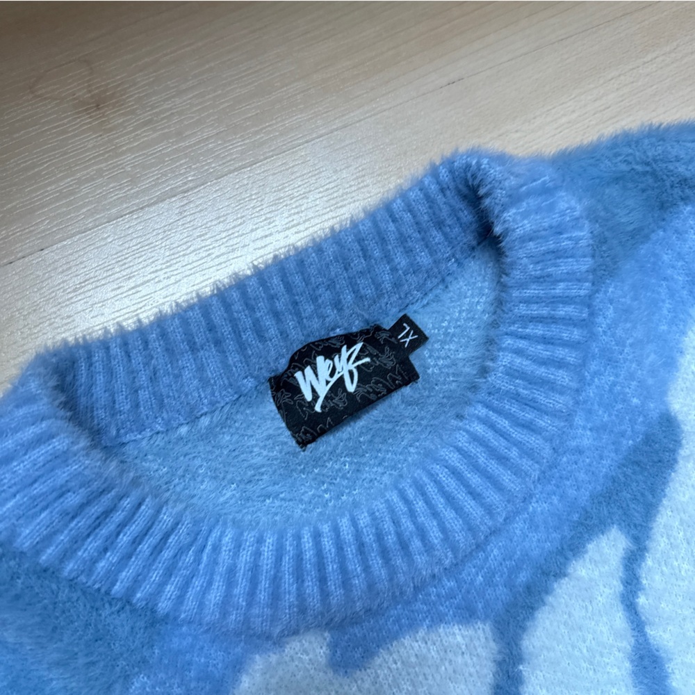 Weyzclo Blue and White Crewneck Sweater - Picture 2 of 3